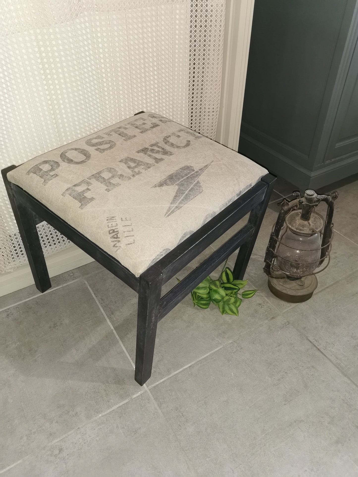 Tabouret la poste