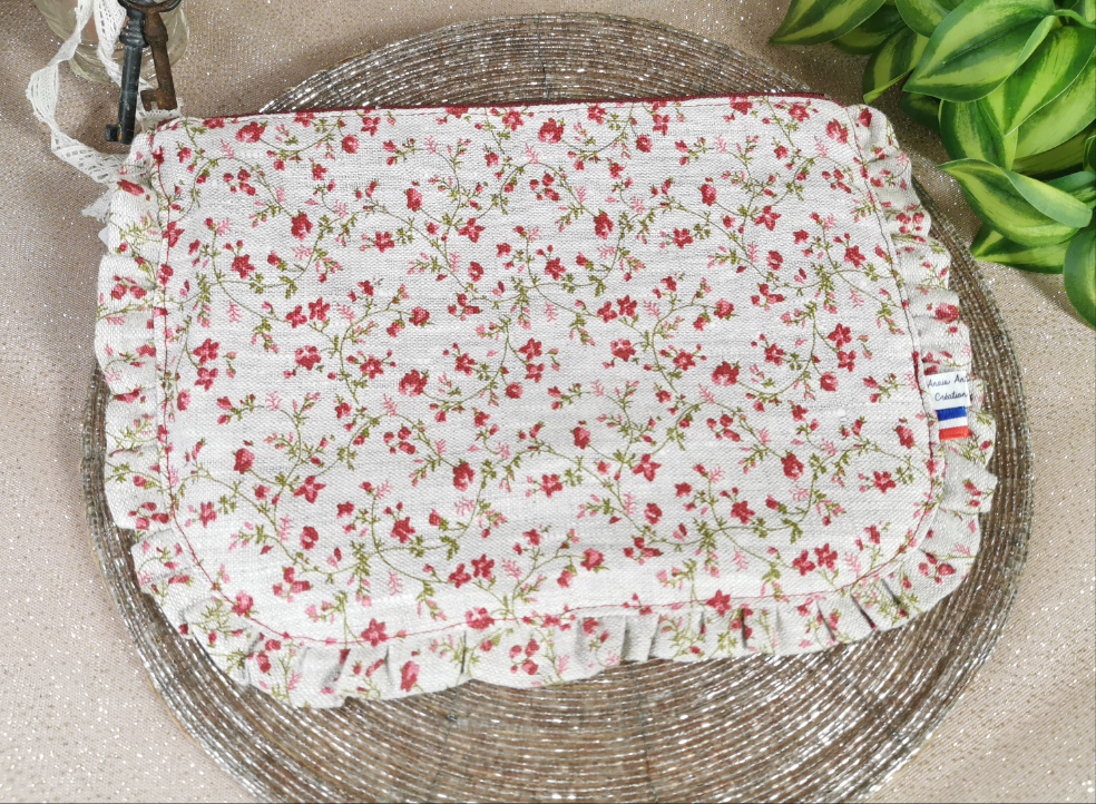 Trousse volantée en lin