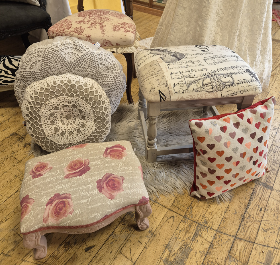 Repose pied style louis XV shabby