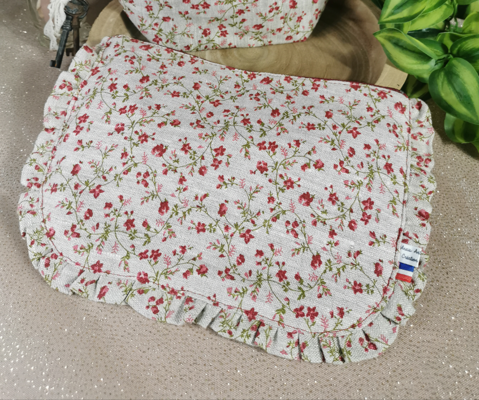 Trousse volantée en lin