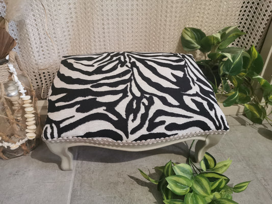 Repose pied ancien tissu Jacquard zèbre