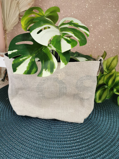 Panier en chanvre réalisé avec un sac la poste ancien