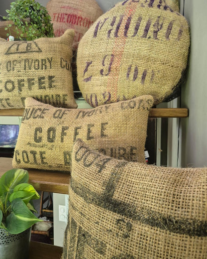 Coussin en toile de jute ancienne